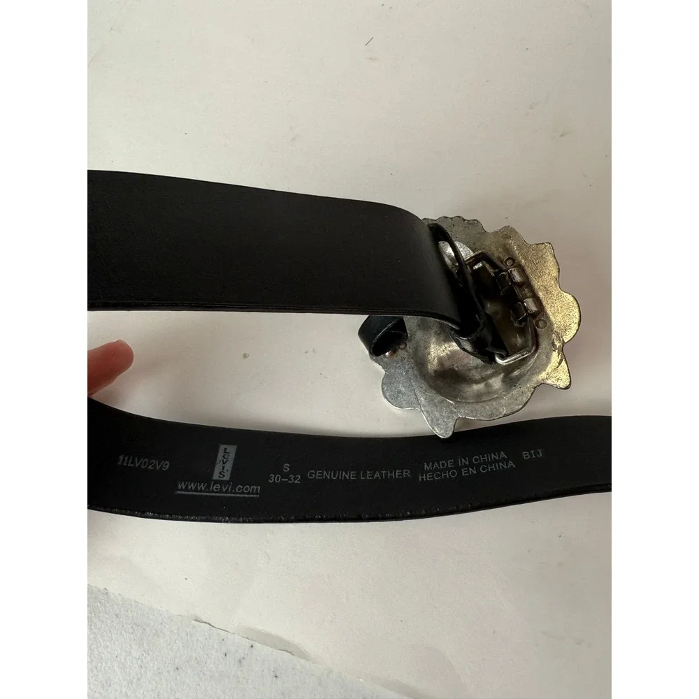 Levis Mens Black Leather Belt Silver Lion Head Trophy Buckle Size 30-32 Small